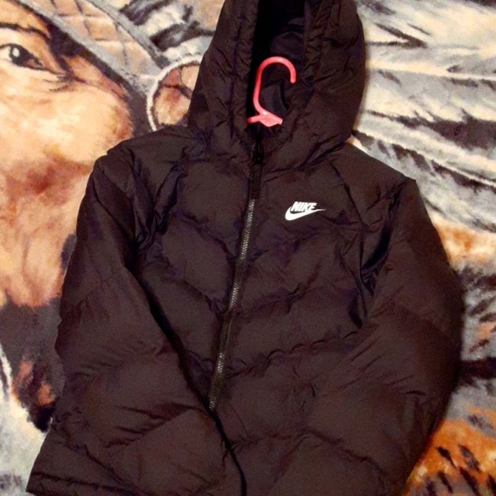 Nike Boys Winter Jacket, Medium, Black.